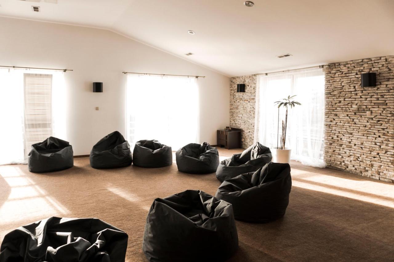 Hotel Borowina Констанцин-Езёрна Экстерьер фото