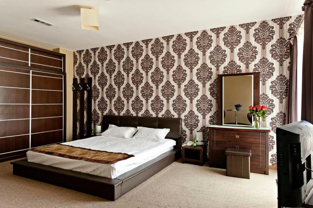 Hotel Borowina Констанцин-Езёрна Экстерьер фото